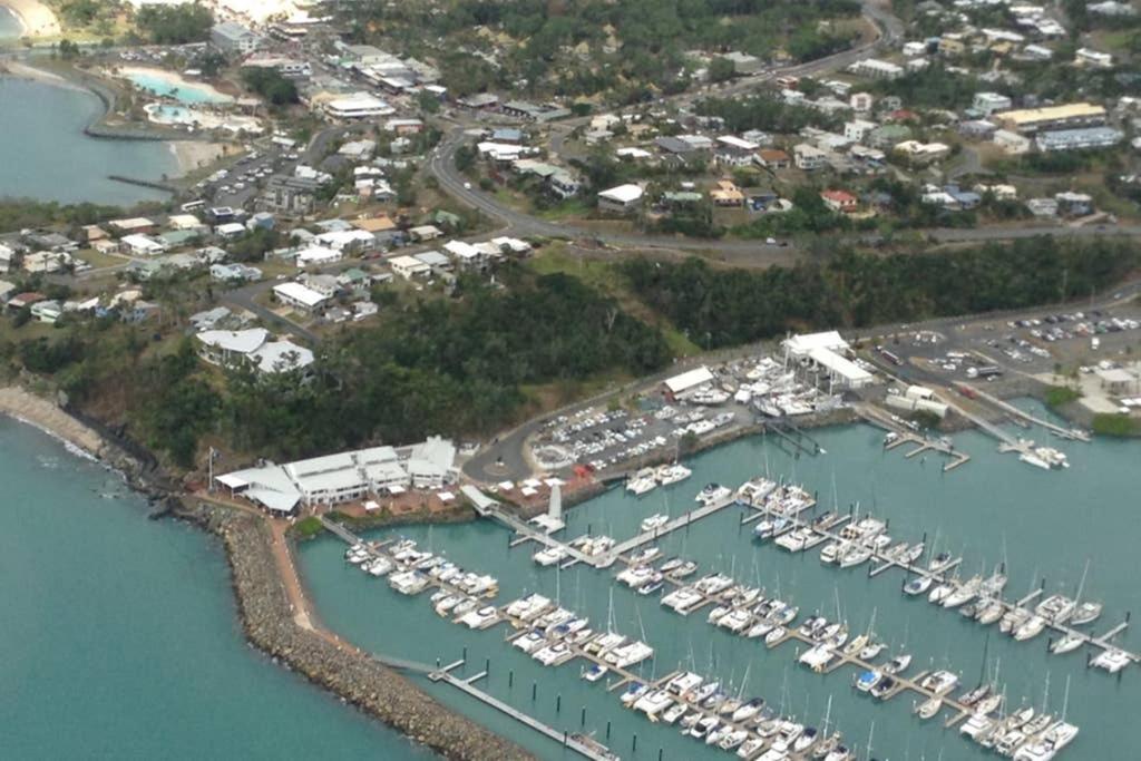 Oceanview Apartment Airlie Beach Exterior photo